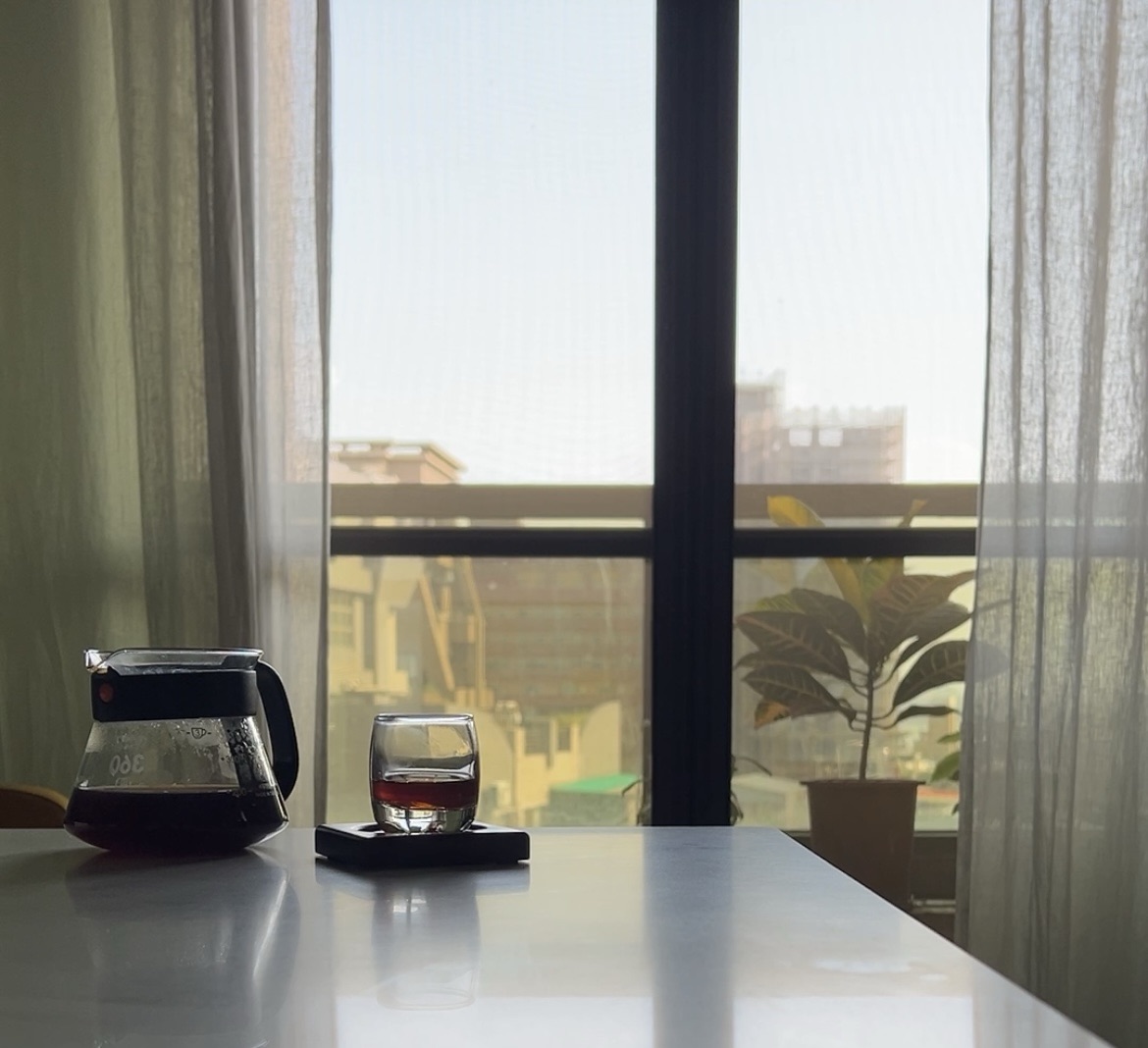 從注水到等待：用手沖咖啡喚醒週末的感官時光