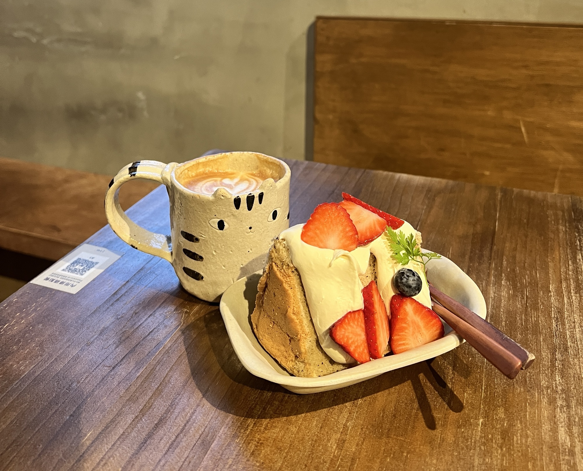 在台北赤峰街的時光縫隙裡，喝一杯有回憶的咖啡：トト商店