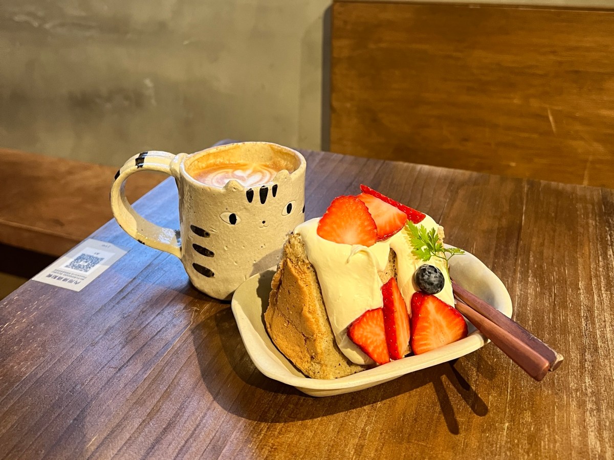 在台北赤峰街的時光縫隙裡，喝一杯有回憶的咖啡：トト商店