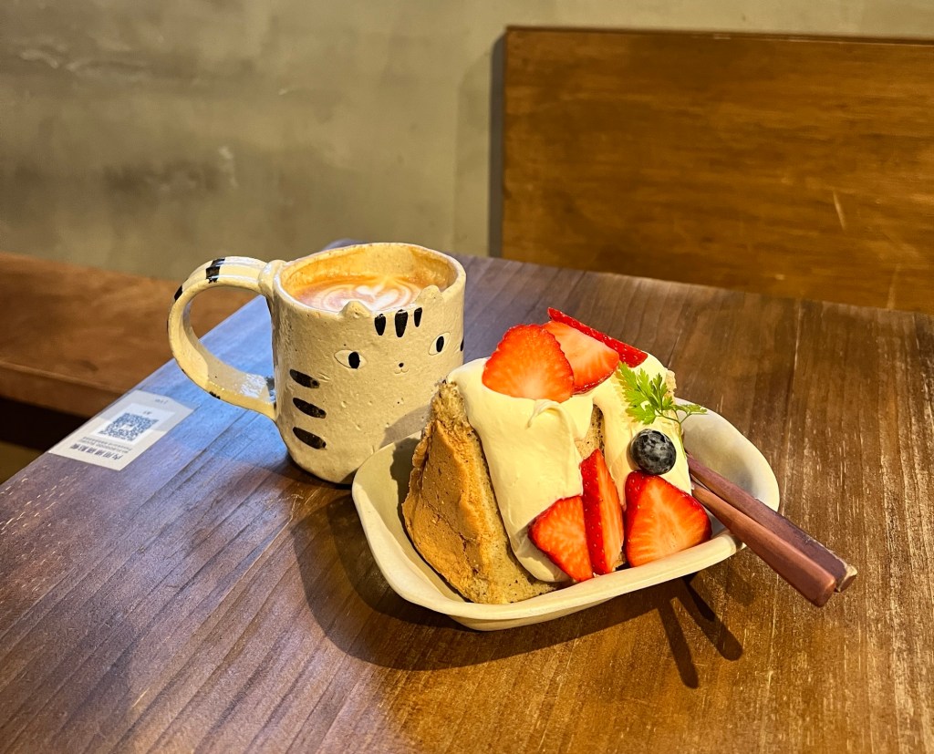 在台北赤峰街的時光縫隙裡,喝一杯有回憶的咖啡:トト商店